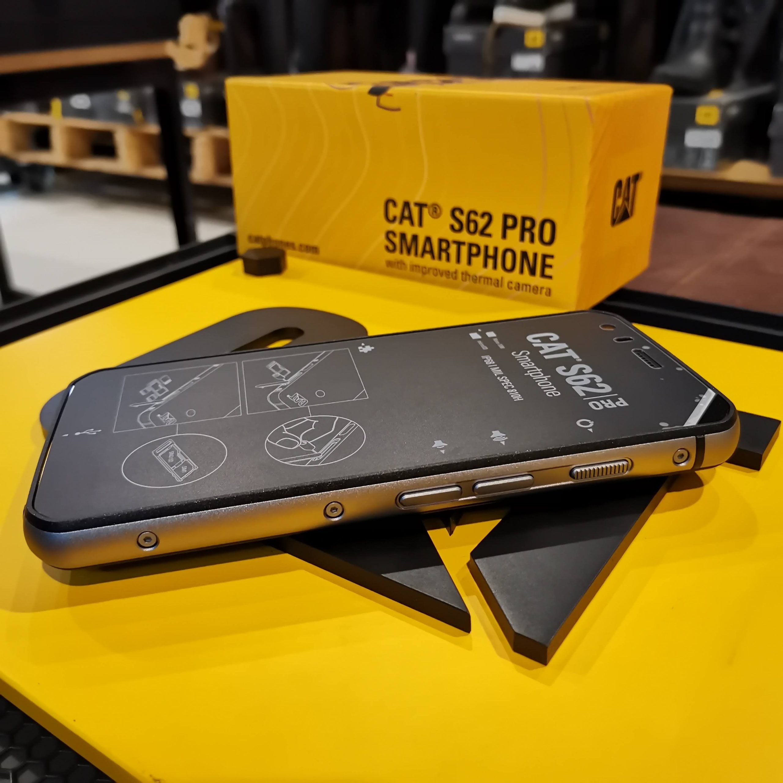 Caterpillar lanza dos nuevos móviles ultra resistentes, Smartphones